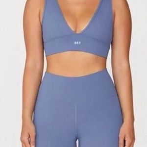 Set active Sport V Bra and Shorts in Blue - size M and L